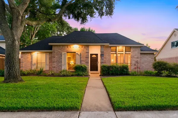 911 Sugardale Court, Sugar Land, TX 77498