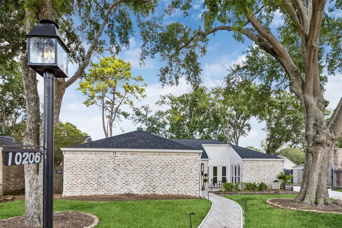 10206 Burgoyne Road, Houston, TX 77042 - Image #1