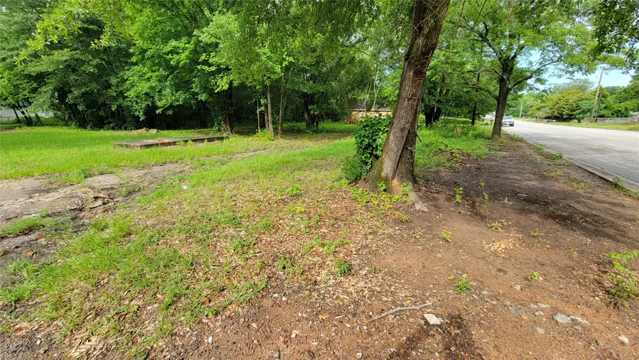 920 E Young Street, Longview, TX 75602 - Image #2