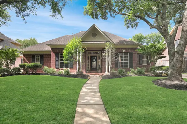7406 Summer Trail Drive, Sugar Land, TX 77479