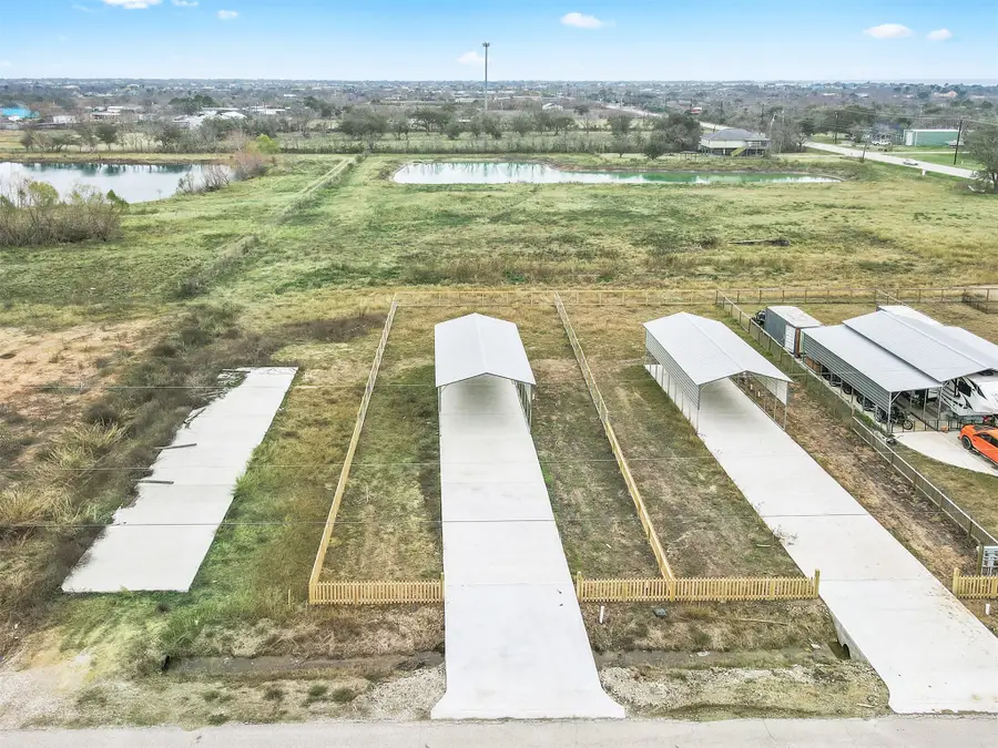 909 26th Street, Dickinson, TX 77539 - #3