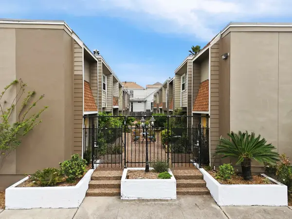 424 15th Street #104, Galveston, TX 77550