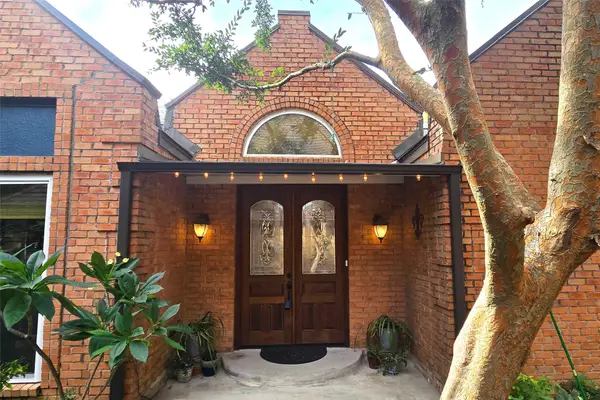 1142 Misty Lake Drive, Sugar Land, TX 77498
