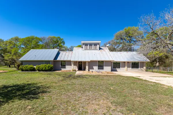 12 Creekwood Drive, Schulenburg, TX 78956