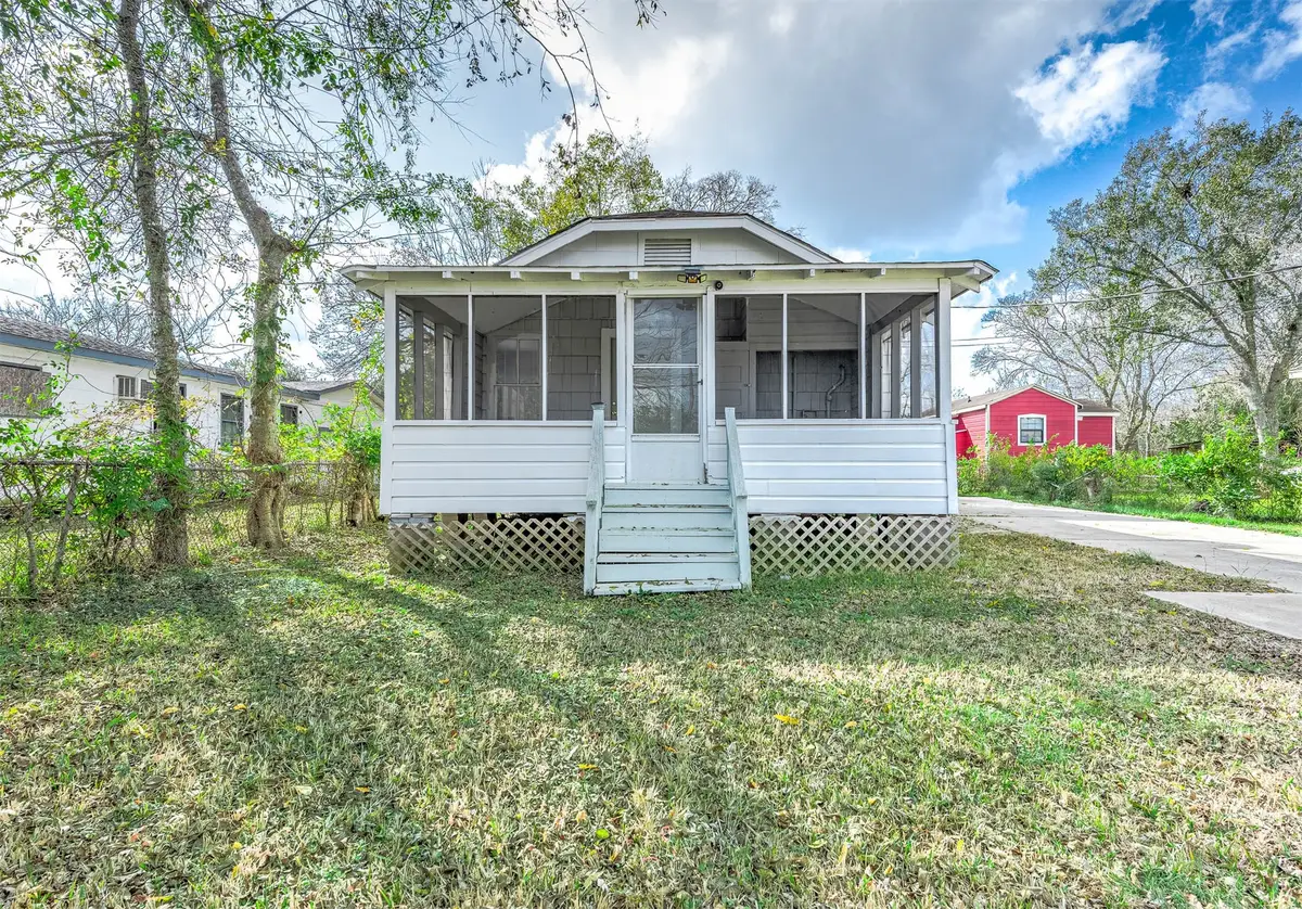 2012 Avenue F, Dickinson, TX 77539 - Image #1