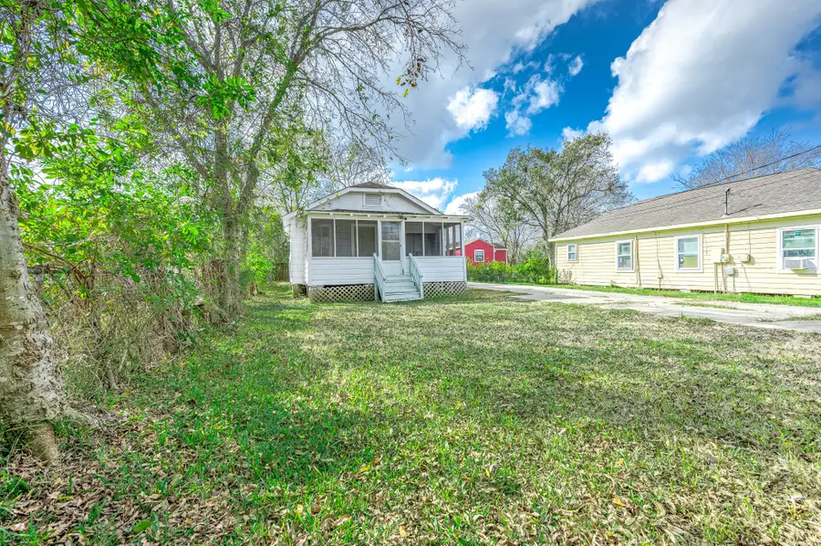 2012 Avenue F, Dickinson, TX 77539 - Image #2
