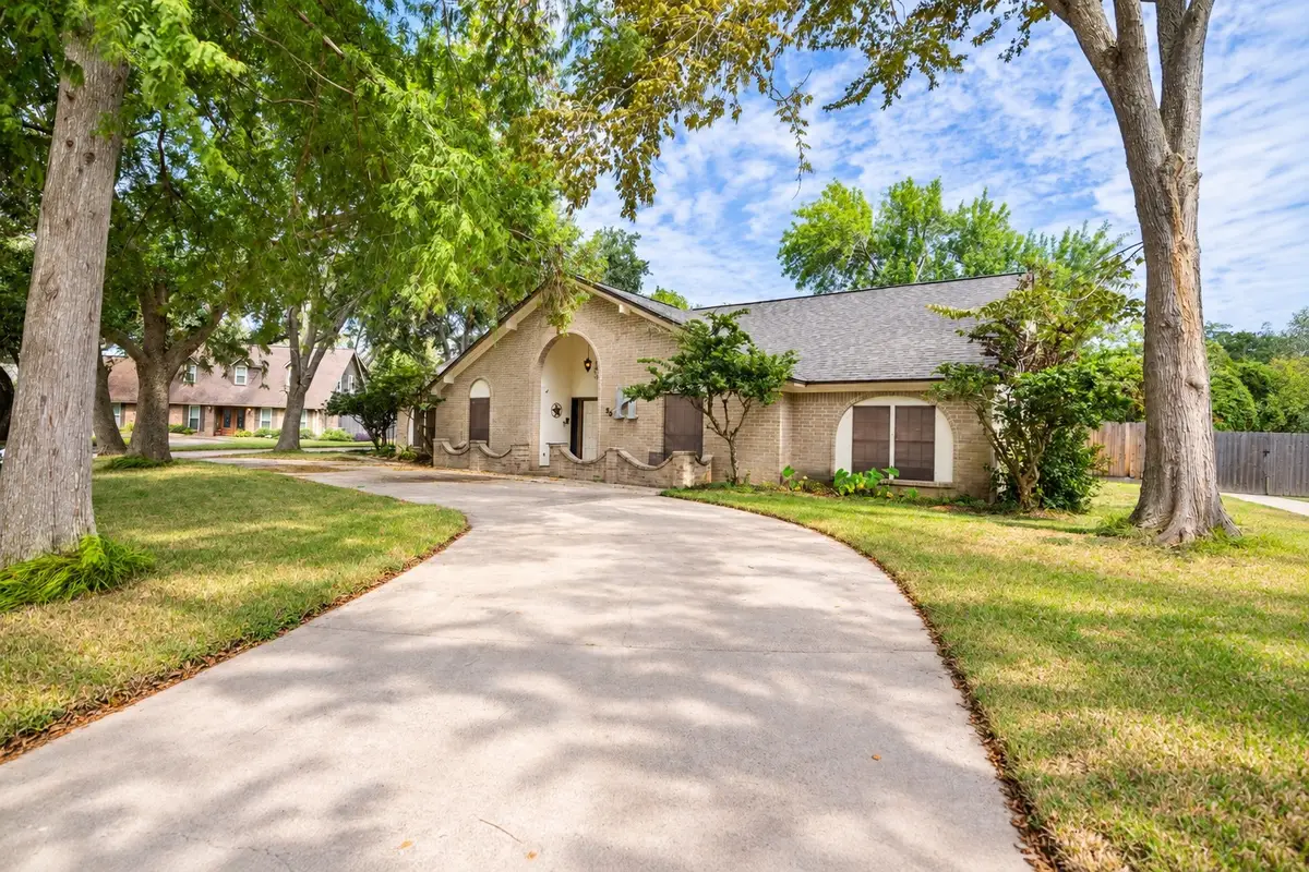 56 Flag Court, Lake Jackson, TX 77566 - #1