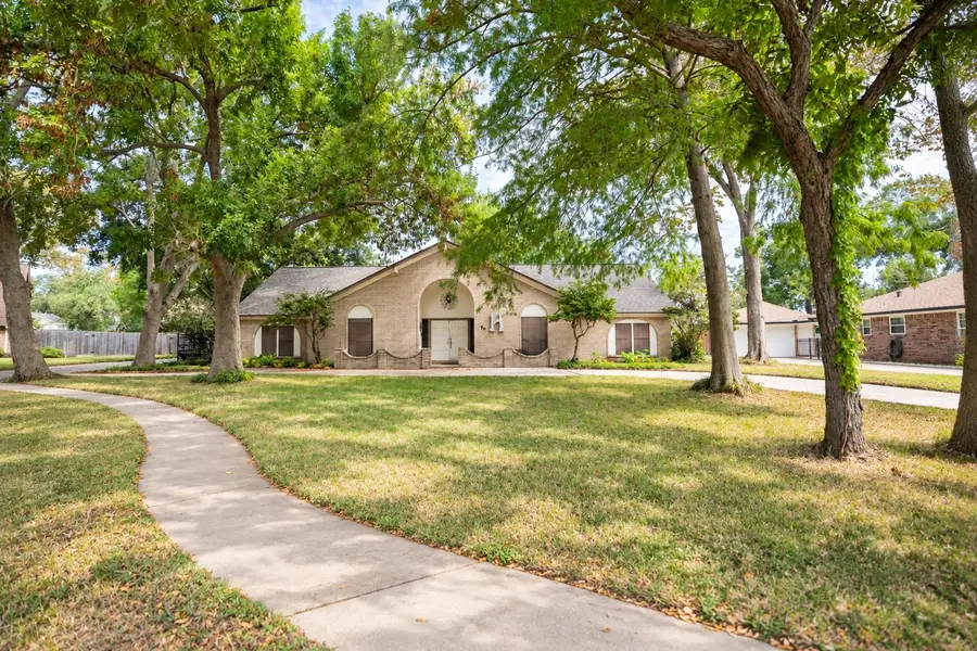 56 Flag Court, Lake Jackson, TX 77566 - #2