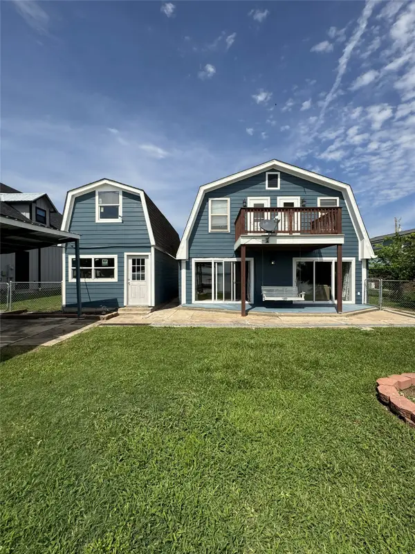 398 Lakeshore S, Onalaska, TX 77360