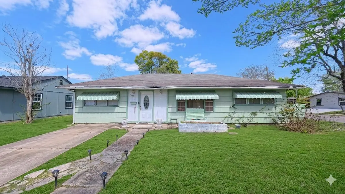 5879 Belneath Street, Houston, TX 77033 - #1