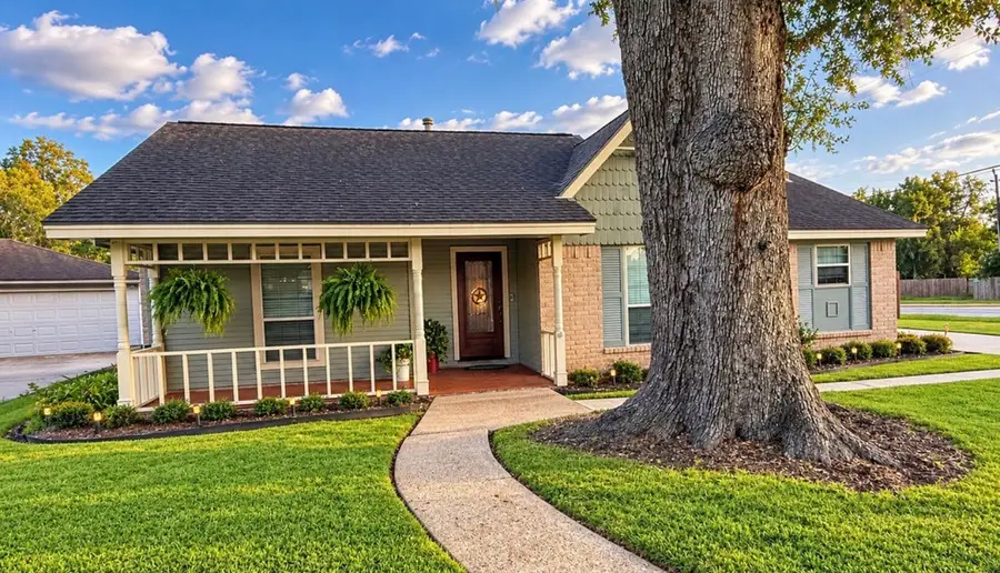 102 Raintree Lane, Lake Jackson, TX 77566 - #3