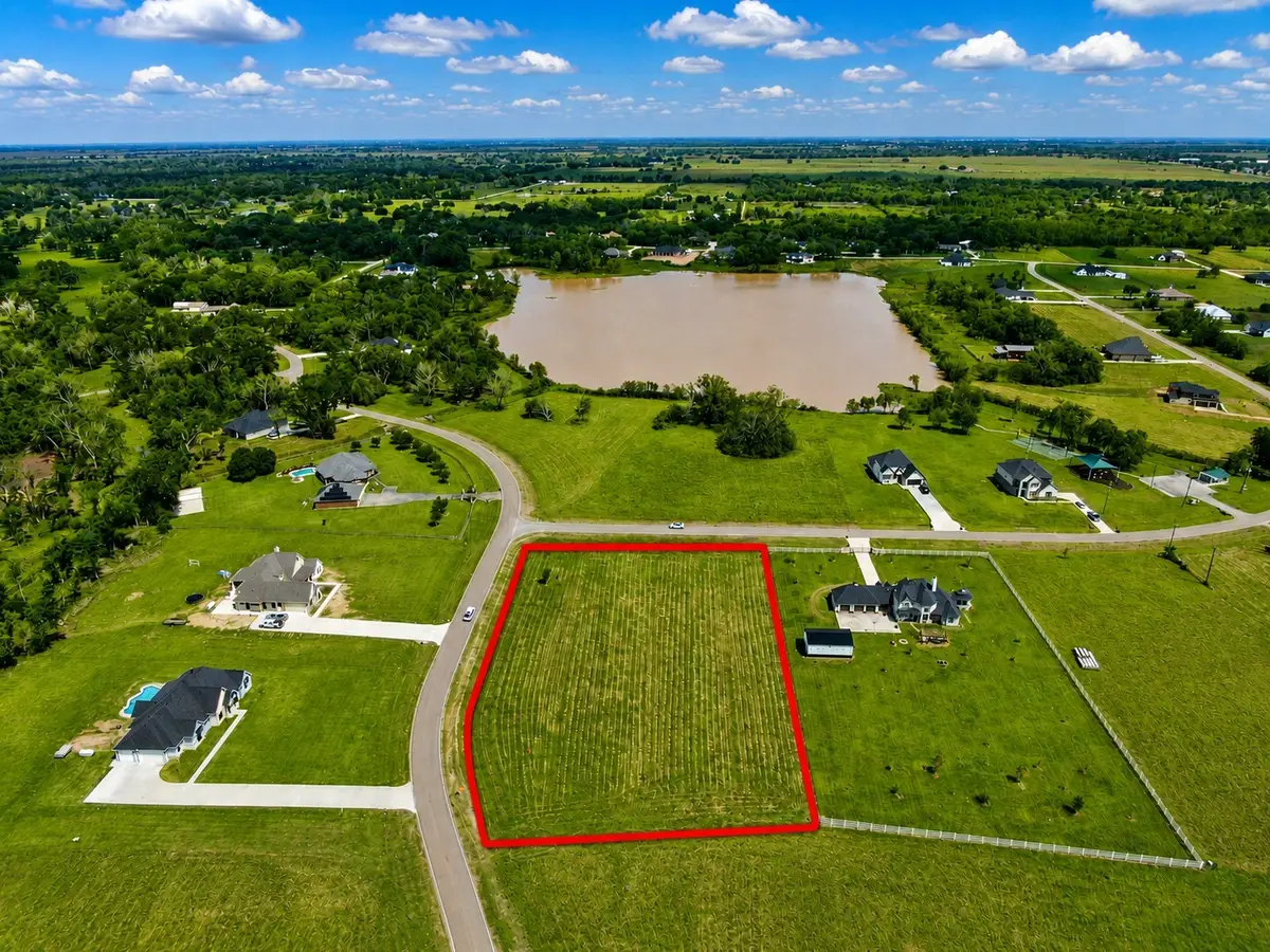 443 Lakeview Drive, Angleton, TX 77515 - #1