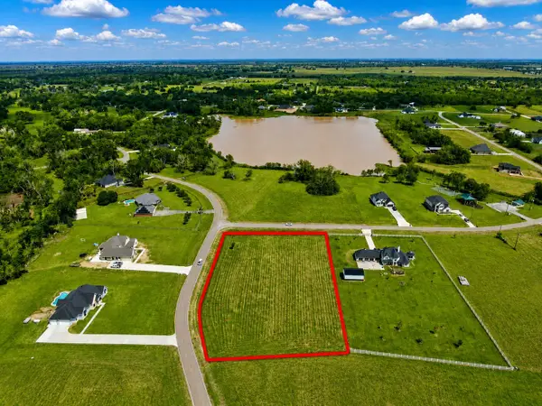 443 Lakeview Drive, Angleton, TX 77515