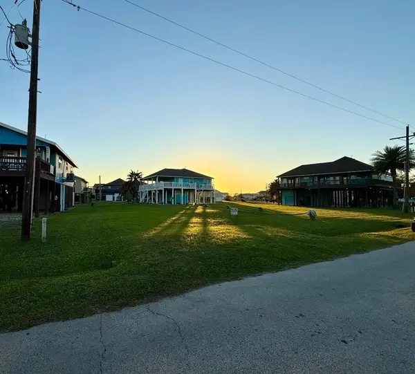 911 Palmview, Crystal Beach, TX 77650