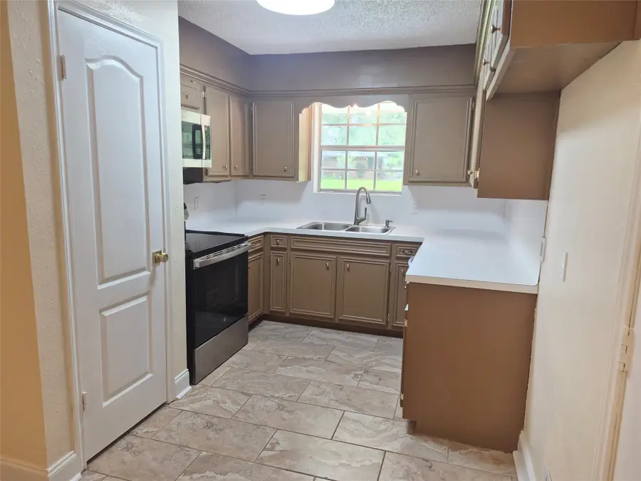 54 Aloe Vera Court, Lake Jackson, TX 77566 - #2