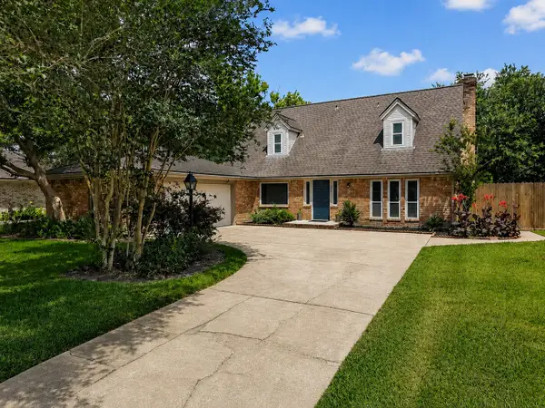 209 Palm Aire Drive, Friendswood, TX 77546