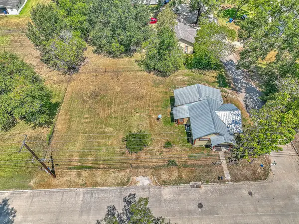 704 W West Street, Livingston, TX 77351