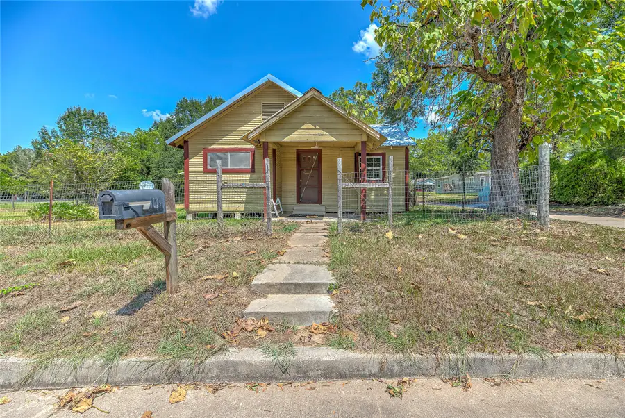 704 W West Street, Livingston, TX 77351 - #3