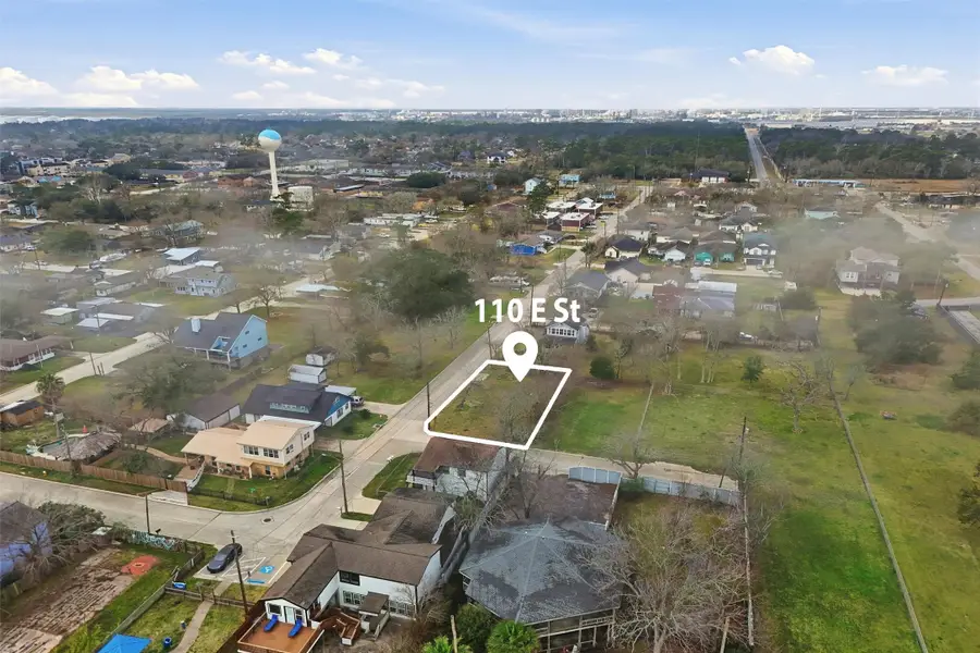 110 W E Street, La Porte, TX 77571 - #2