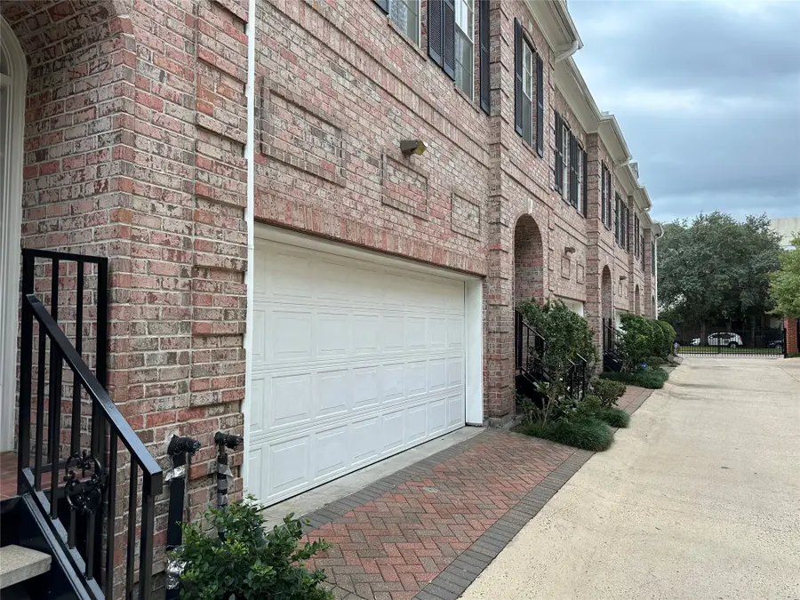 6857 Staffordshire Boulevard, Houston, TX 77030 - #2