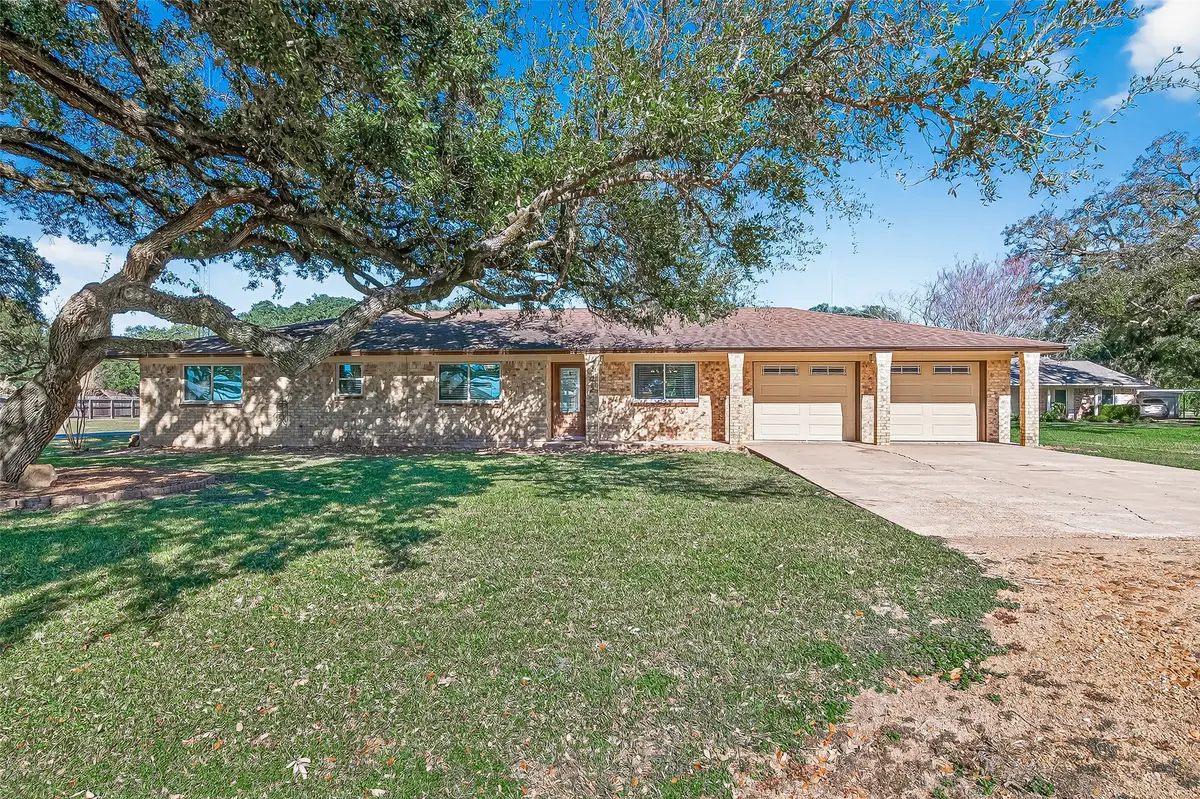 302 Jay Street, Boling, TX 77420 - #1