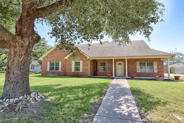 417 S Main Street, Hallettsville, TX 77964