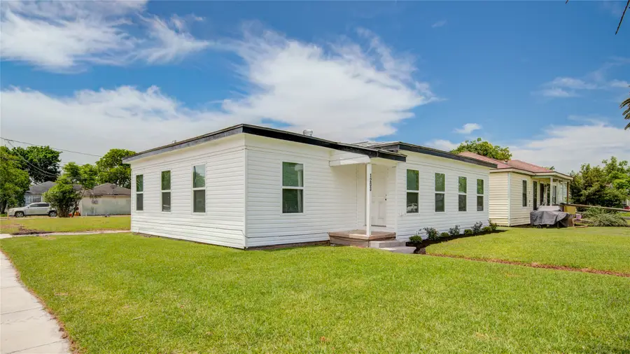 1203 W 6th Street, Freeport, TX 77541 - #2