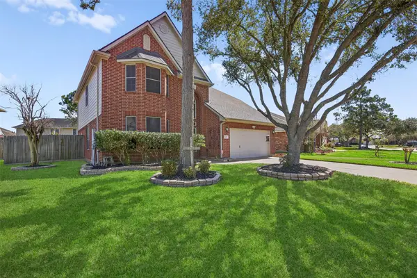 405 Gastonbury Court, League City, TX 77573