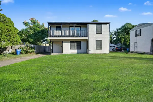 1126 1st Avenue N, Texas City, TX 77590