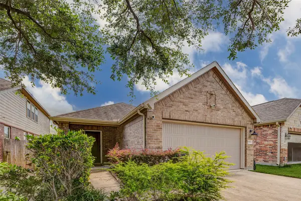 3037 Hawthorne Glen Lane, Dickinson, TX 77539