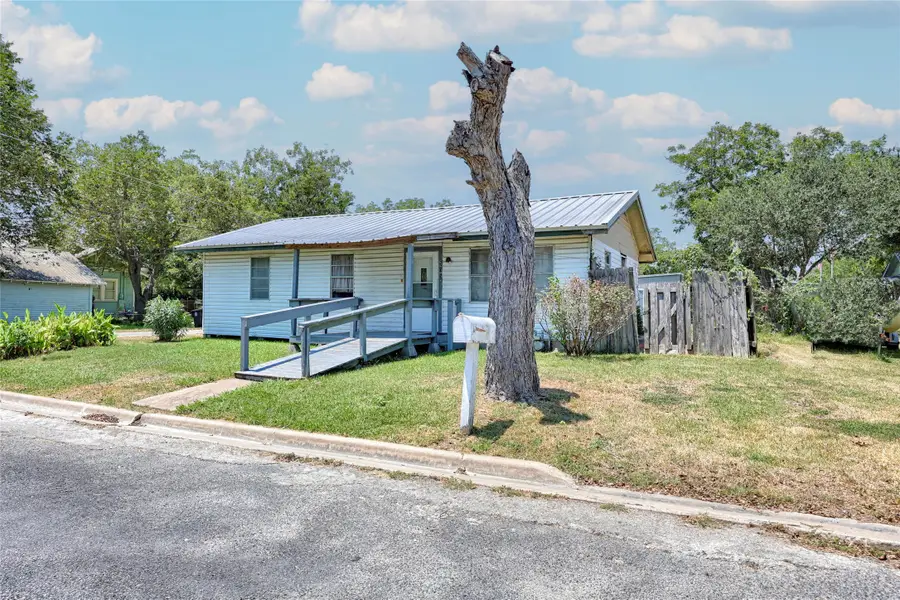 505 Kellett Avenue, Schulenburg, TX 78956 - #3