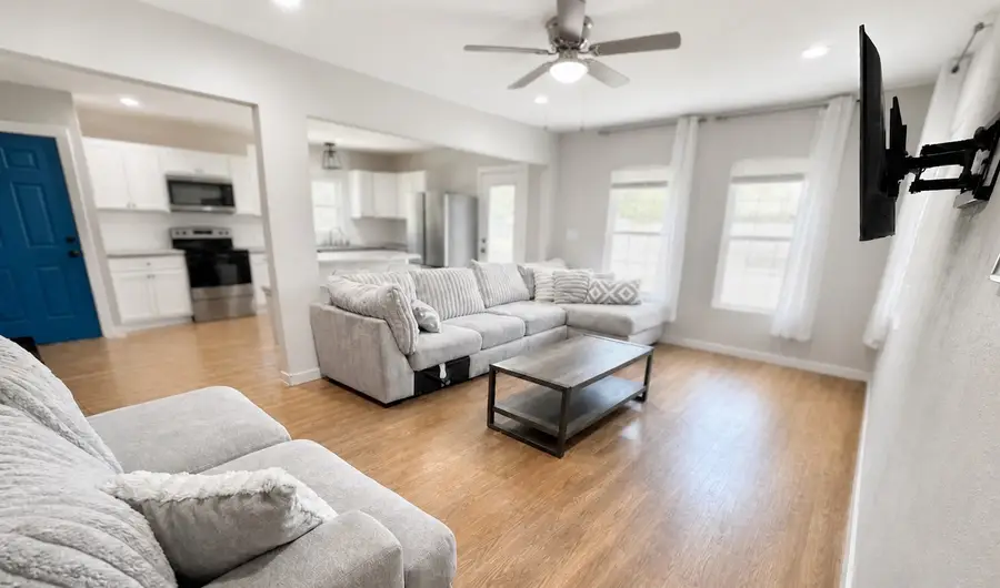 515 E Prairie Avenue, Eagle Lake, TX 77434 - #3