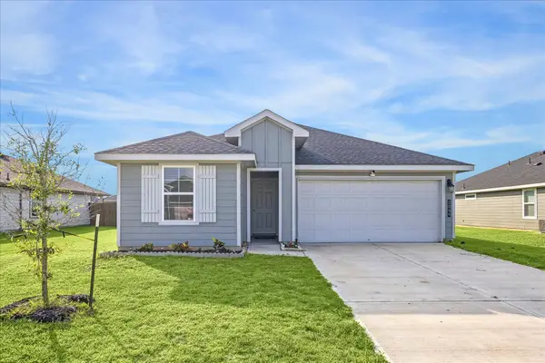 2044 Woodlark Way, Sealy, TX 77474