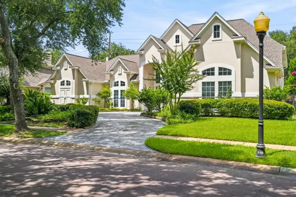 1606 Clearwater Creek Drive, Sugar Land, TX 77478