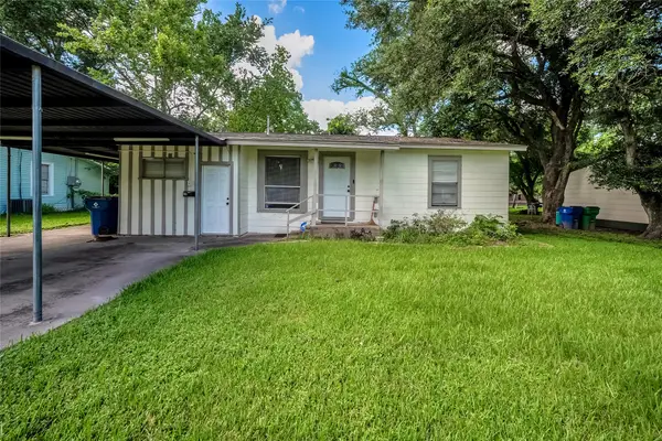 705 Akers Street, Angleton, TX 77515