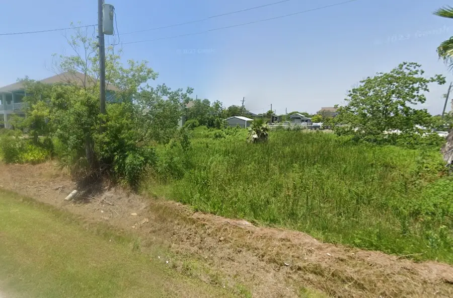 983 W Verdia Drive, Crystal Beach, TX 77650 - Image #2