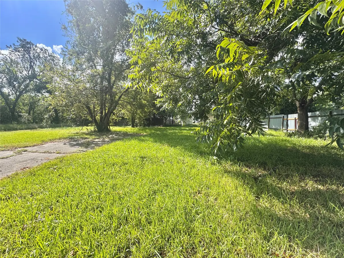 1504 E 33rd Street, Houston, TX 77022 - #1