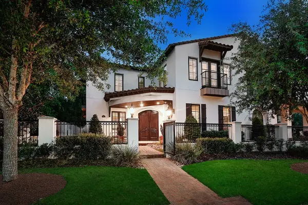 110 Lakeside Cove, The Woodlands, TX 77380