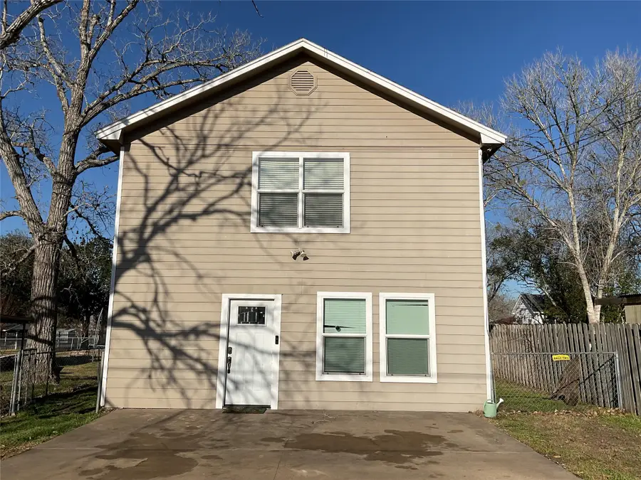 509 North Street, Yoakum, TX 77995 - #2