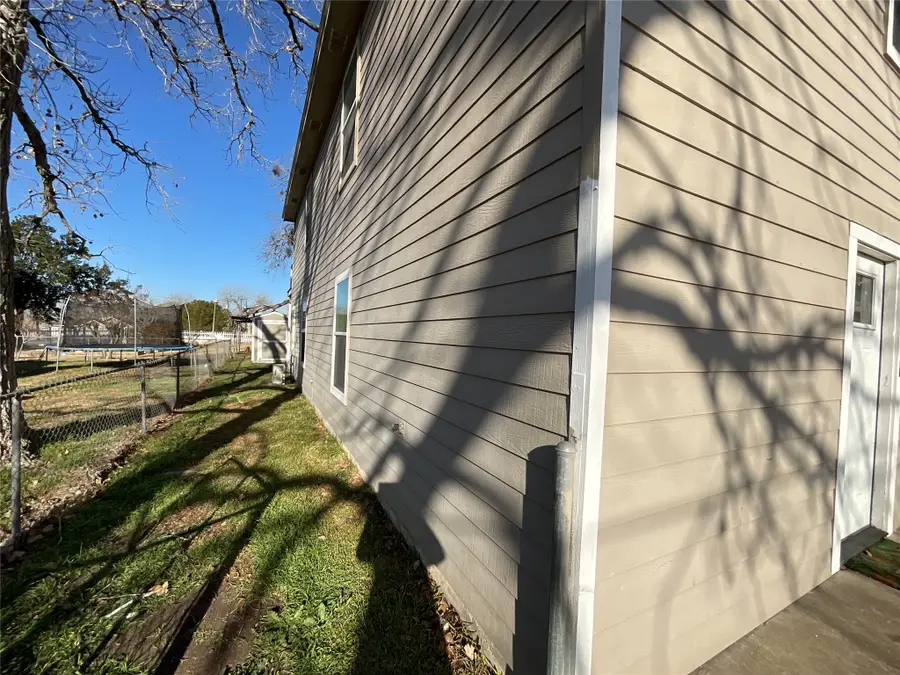 509 North Street, Yoakum, TX 77995 - #3