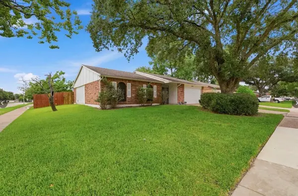 4850 Raven Ridge Dr, Houston, TX 77053
