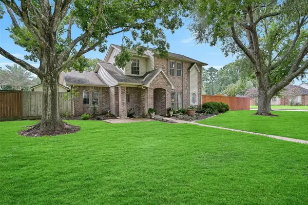 1018 Londonderry Avenue, Friendswood, TX 77546