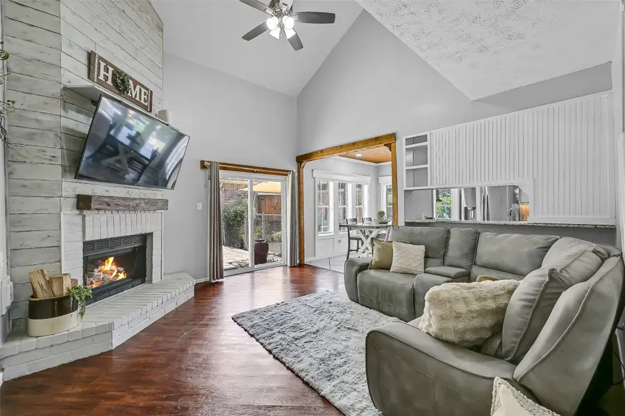1018 Londonderry Avenue, Friendswood, TX 77546 - #3