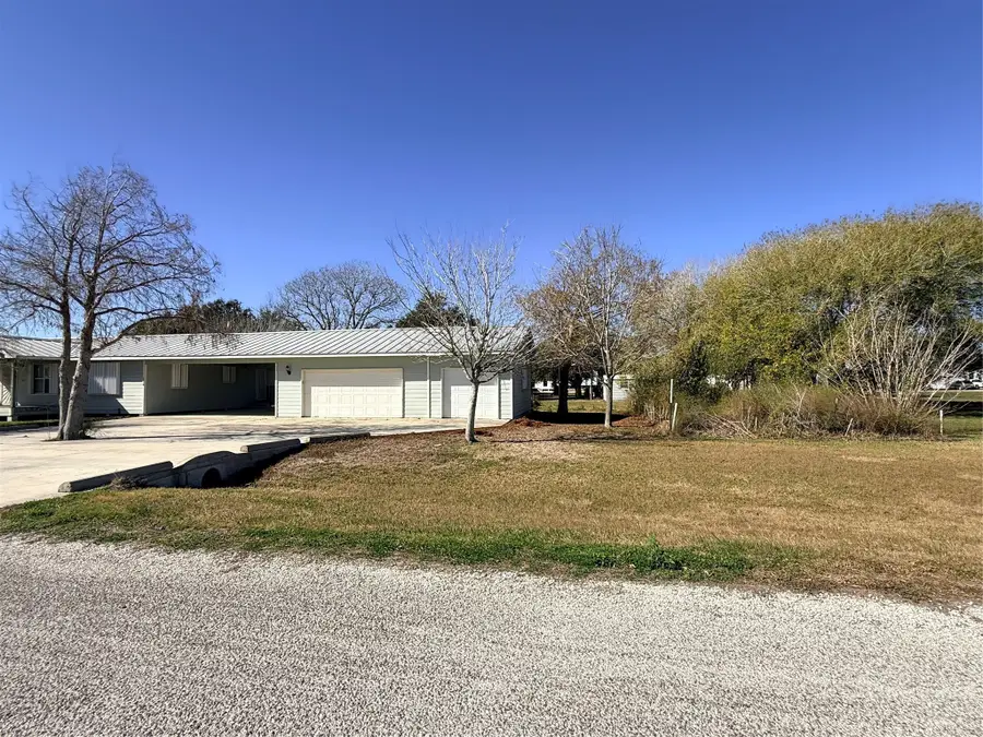 338 Calumet Drive, Palacios, TX 77465 - Image #2