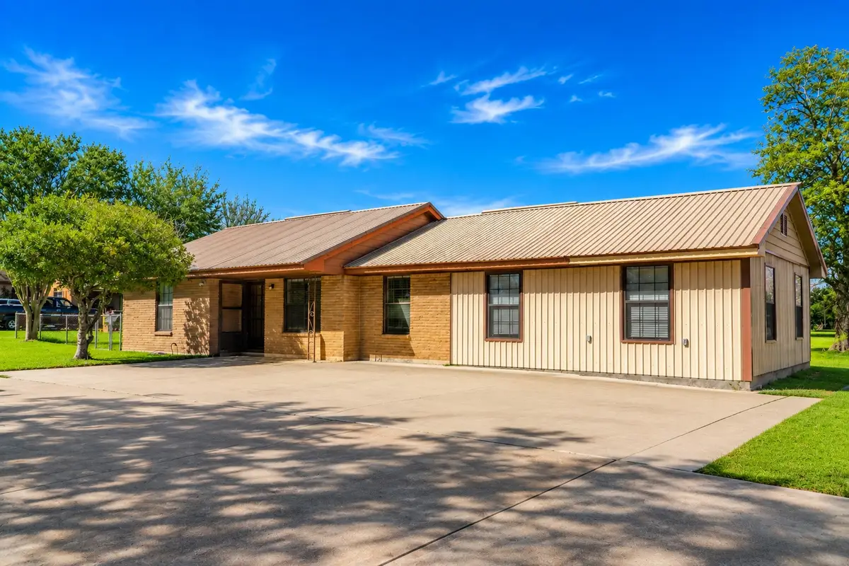 4959 Highway 90, Alleyton, TX 78935 - #1