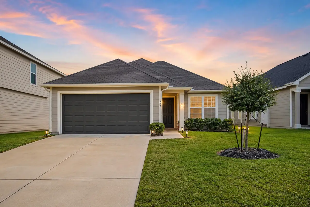 922 Luke Darrell Drive, Rosharon, TX 77583 - #1