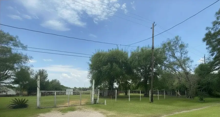 8925 Spruce Street, Hitchcock, TX 77563 - #2