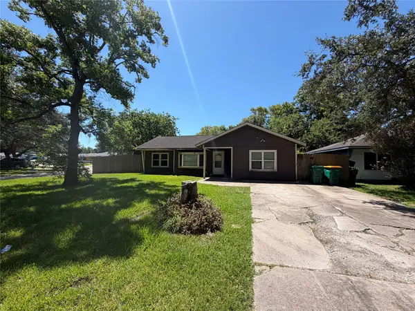 2631 N Camp Circle, La Marque, TX 77568