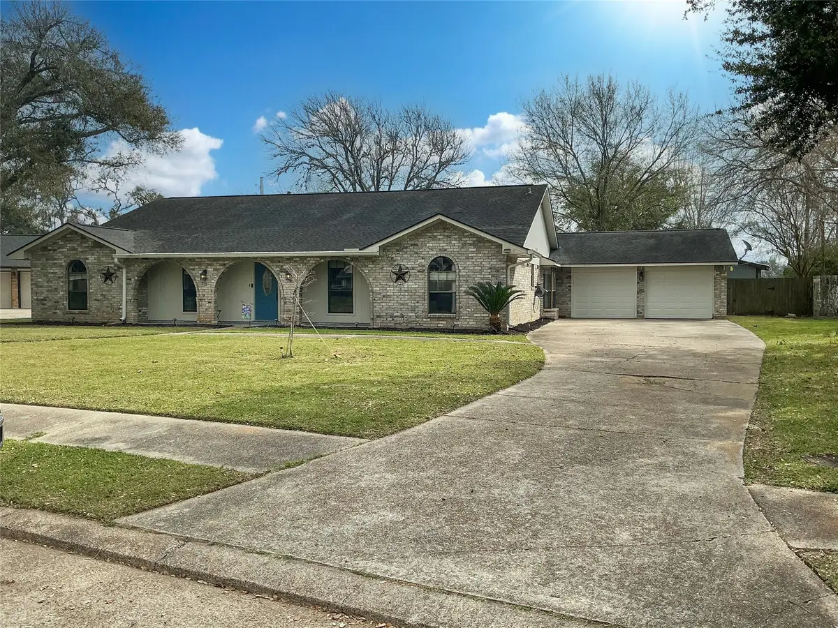 113 Flag Drive E, Lake Jackson, TX 77566 - #1