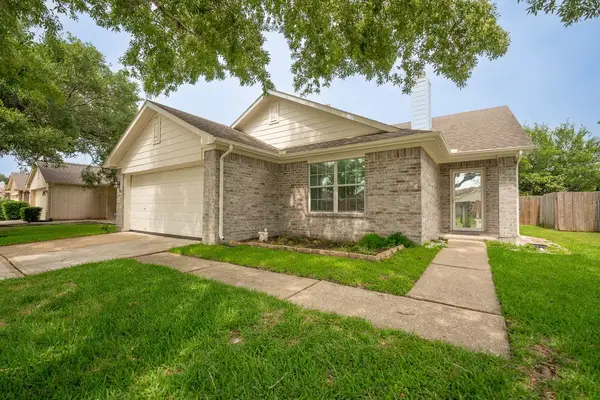 7830 Hunters Peak Lane, Baytown, TX 77523